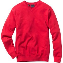 Sweter z dekoltem w serek Regular Fit bonprix czerwony. Czerwone swetry klasyczne męskie marki bonprix, xl, z dzianiny, klasyczne, z dekoltem w serek. Za 74,99 zł.