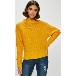 Guess Jeans - Sweter. Swetry damskie Guess Jeans, xs, z aplikacjami, z wełny, bez rękawów, bez kaptura. W wyprzedaży za 199,90 zł.