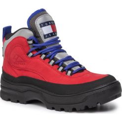 Trapery Tommy Jeans Heritage Wmn Expedition Boot EN0EN00632. Czerwone buty trekkingowe damskie Tommy Jeans, z jeansu, bez obcasa, bez zapięcia. W wyprzedaży za 519,00 zł.