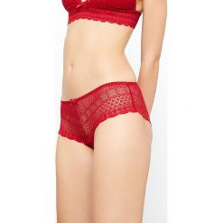 Etam - Figi Cherie. Czerwone majtki damskie Etam, z elastanu. W wyprzedaży za 49,90 zł.
