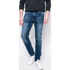 Lacoste - Jeansy. Niebieskie jeansy męskie relaxed fit marki Lacoste, z aplikacjami, z bawełny. W wyprzedaży za 329,90 zł.