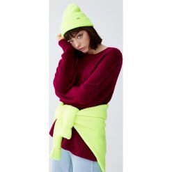 Miękki sweter z okrągłym dekoltem. Żółte swetry damskie Pull&Bear, bez wzorów, bez rękawów, bez kaptura. Za 109,00 zł.