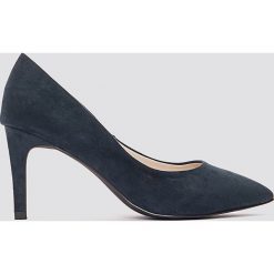 Buty ślubne damskie: NA-KD Shoes Zamszowe czółenka ze spiczastymi noskami - Blue