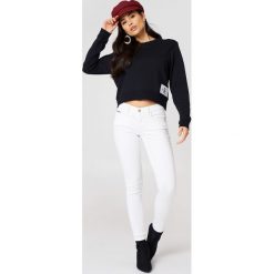 Calvin Klein Jeansy Mr Skinny Ankle Great - White. Białe jeansy damskie Calvin Klein, z lyocellu. W wyprzedaży za 202,48 zł.