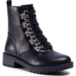 Trapery GUESS - Hinlee FL7HIE ELE10 BLACK. Czarne trapery damskie Guess, ze skóry ekologicznej, bez obcasa, bez zapięcia. Za 699,00 zł.