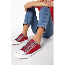 Czerwone Trampki Larirose. Czerwone buty sportowe damskie Born2be, bez wzorów, przed kostkę, bez zapięcia. Za 59,99 zł.
