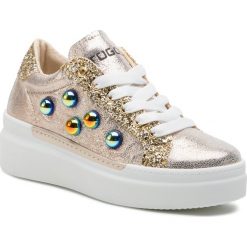 Sneakersy TOGOSHI - TG-06-02-000035 611. Żółte półbuty damskie Togoshi, na co dzień, z aplikacjami, ze skóry, bez obcasa, na koturnie, bez zapięcia. W wyprzedaży za 339,00 zł.