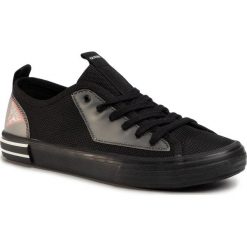 Tenisówki GUESS - Nettuno Low FM6NTL FAB12 BLACK. Czarne trampki męskie Guess, z aplikacjami, z gumy, bez zapięcia. W wyprzedaży za 329,00 zł.