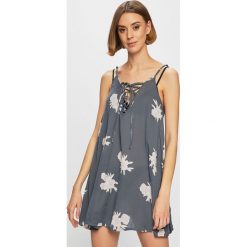 Roxy - Sukienka. Szare sukienki damskie Roxy, na co dzień, s, bez wzorów, z wiskozy, casualowe, bez kołnierzyka, bez rękawów, mini, proste. W wyprzedaży za 169,90 zł.