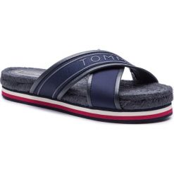 Espadryle TOMMY HILFIGER Colorful Tommy Flat Sandal FW0FW04159. Niebieskie espadryle damskie TOMMY HILFIGER, bez wzorów, bez obcasa. W wyprzedaży za 169,00 zł.