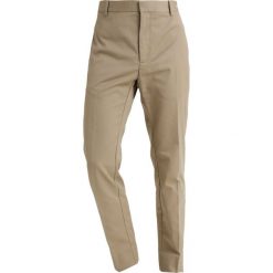 Wood Wood TRISTAN Chinosy khaki. Brązowe chinosy męskie marki Wood Wood, m, z bawełny. Za 589,00 zł.