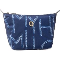 Kosmetyczka TOMMY HILFIGER - Poppy Washbag Print AW0AW08430 0GY. Niebieskie kosmetyczki męskie TOMMY HILFIGER, bez wzorów, z tkaniny. Za 179,00 zł.