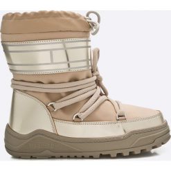 Tommy Hilfiger - Śniegowce. Szare śniegowce damskie marki TOMMY HILFIGER, z materiału, z okrągłym noskiem, na obcasie. W wyprzedaży za 429,90 zł.
