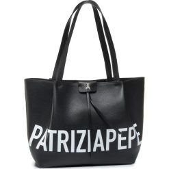 Torebka PATRIZIA PEPE - 2V8895/A6P6-F1Z7 Black/White. Czarne torebki klasyczne damskie Patrizia Pepe, bez wzorów, ze skóry, bez dodatków. Za 899,00 zł.