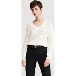 Sweter o grubym splocie - Kremowy. Białe swetry damskie Reserved, s, bez wzorów, ze splotem, bez rękawów, bez kaptura. W wyprzedaży za 59,99 zł.