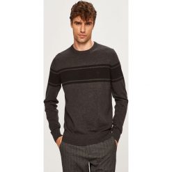Calvin Klein - Sweter. Szare swetry męskie Calvin Klein, s, bez wzorów, z bawełny, z okrągłym kołnierzem, bez kaptura. Za 399,90 zł.