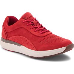 Sneakersy CLARKS - Un Cruise Lace 261356894 Red Nubuck. Czerwone półbuty damskie Clarks, ze skóry. W wyprzedaży za 299,00 zł.