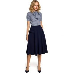 MAURELLE Rozkloszowana spódnica midi z kieszeniami - granatowa. Niebieskie spódniczki damskie marki Moe, s, bez wzorów, eleganckie, midi, rozkloszowane. Za 119,90 zł.