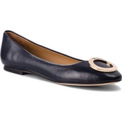 Baleriny TORY BURCH - Caterina Ballet Flat 51672 Perfect Navy 430. Niebieskie baleriny damskie lakierowane Tory Burch, z materiału. Za 1079,00 zł.