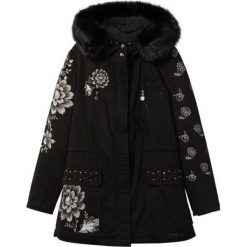 Desigual kurtka damska Chaq Parla 40 czarna. Czarne kurtki damskie Desigual, bez wzorów, bez kaptura. Za 849,00 zł.