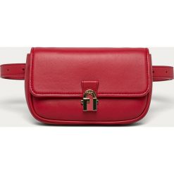Furla - Nerka skórzana Cosy. Czerwone nerki damskie Furla, w paski, z poliesteru, małe, bez dodatków. Za 979,90 zł.