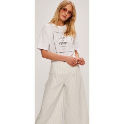 Answear - Top. Białe topy damskie marki ANSWEAR, s, z nadrukiem, z bawełny, z okrągłym kołnierzem. W wyprzedaży za 59,90 zł.