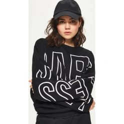 Bluzy rozpinane damskie: Bluza oversize z napisem - Czarny