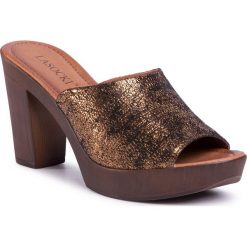 Klapki LASOCKI - 2025-03 Black. Żółte klapki damskie Lasocki, bez wzorów, ze skóry, bez obcasa, na obcasie. Za 129,99 zł.