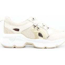 Sneakersy z mieniącą się siateczką złote. Żółte sneakersy damskie Inny. W wyprzedaży za 99,00 zł.