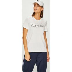 Calvin Klein - Top. Niebieskie topy damskie marki Calvin Klein, s, z nadrukiem, z bawełny, z okrągłym kołnierzem. W wyprzedaży za 179,90 zł.