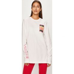 Adidas Originals - Longsleeve. Białe topy damskie adidas Originals, s, z nadrukiem, z bawełny, casualowe, z okrągłym kołnierzem. Za 139,90 zł.