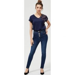 Jeansy typy high waist. Niebieskie jeansy damskie Moodo, l, bez wzorów, z elastanu, z podwyższonym stanem. Za 99,99 zł.