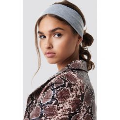 NA-KD Accessories Opaska do włosów - Grey. Szare opaski damskie NA-KD Accessories, bez wzorów. Za 19,95 zł.