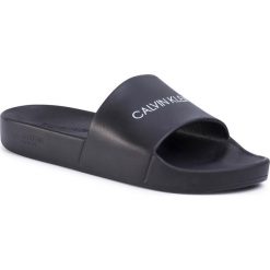 Klapki CALVIN KLEIN SWIMWEAR - One Mold Slide KW0KW01031 BEH. Czarne klapki damskie Calvin Klein Swimwear, bez wzorów, z tworzywa sztucznego, bez obcasa. Za 179,00 zł.
