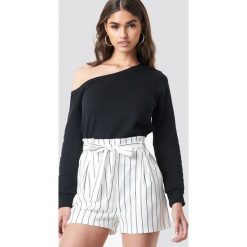 NA-KD Basic Sweter na jedno ramię - Black. Różowe swetry klasyczne damskie marki NA-KD Basic, z bawełny. Za 100,95 zł.