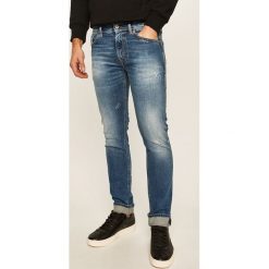 Diesel - Jeansy Thommer. Niebieskie jeansy męskie Diesel, z aplikacjami. W wyprzedaży za 469,90 zł.