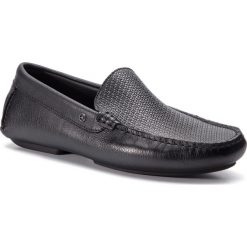Mokasyny TOMMY HILFIGER - 2 Mb Mercedes Leather Driver FM0FM02240 Black 990. Czarne mokasyny męskie TOMMY HILFIGER, ze skóry. W wyprzedaży za 499,00 zł.