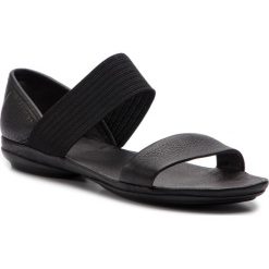 Sandały CAMPER - Right Nina 21735-008 Black. Czarne klapki damskie Camper, bez wzorów, ze skóry, bez obcasa, na obcasie. W wyprzedaży za 339,00 zł.