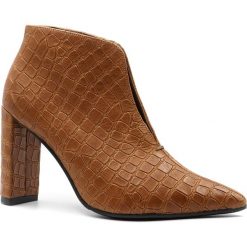Rude skórzane botki w krokodyli wzór z rozcięciem na przodzie na słupku 107B. Pomarańczowe botki damskie Neścior, z jeansu, eleganckie, na wysokim obcasie, na słupku, na zamek. W wyprzedaży za 279,00 zł.