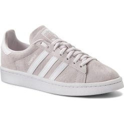 Buty adidas - Campus W CQ2106 Orctin/Ftwwht/Crywht. Różowe półbuty damskie Adidas, bez wzorów, z zamszu, bez obcasa, na płaskiej podeszwie, bez zapięcia. Za 399,00 zł.