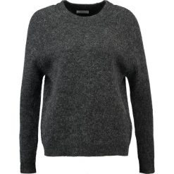 Swetry klasyczne damskie: Envii ENBOBO Sweter black mel