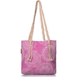 Torba plażowa "Lace" w kolorze różowym - 40 x 50 cm. Czerwone torby damskie na zakupy marki Begonville, z bawełny. W wyprzedaży za 108,95 zł.