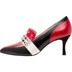 Lodi EBONY Czółenka glove nero/opera polar. Czarne czółenka damskie marki Lodi, bez wzorów, ze skóry, bez obcasa. Za 889,00 zł.