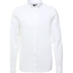 Calvin Klein GALDO LOGO OXFORD FITTED Koszula white. Białe koszule męskie Calvin Klein, xs, bez wzorów, z bawełny, bez kołnierzyka, bez rękawów. Za 349,00 zł.