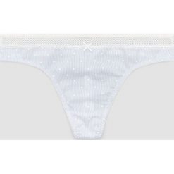 Bawełniane stringi z koronką -. Stringi damskie Reserved, s, w koronkowe wzory, z bawełny. W wyprzedaży za 9,99 zł.