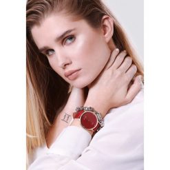 Czerwona Bransoletka Breezeless. Czerwone bransoletki damskie z cyrkoniami marki Born2be. Za 19,99 zł.
