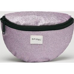 Spiral - Saszetka Harvard. Różowe saszetki damskie marki Spiral, w paski, z poliesteru. W wyprzedaży za 49,90 zł.