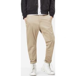 G-Star Raw - Spodnie. Żółte spodnie męskie G-Star RAW, na co dzień, bez wzorów, z bawełny, retro. W wyprzedaży za 199,90 zł.