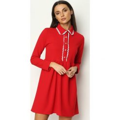 Czerwona Sukienka Holiday. Czerwone sukienki damskie Born2be, s, bez wzorów, z wykładanym kołnierzem, bez rękawów, długie, mini, rozkloszowane. Za 59,99 zł.