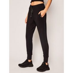 Spodnie dresowe Liu Jo Sport TA0146 F0715. Czarne spodnie damskie Liu Jo Sport, m, z elastanu. W wyprzedaży za 369,00 zł.